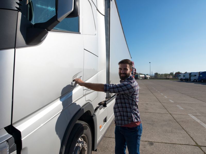 Lavoro e logistica 2026: 90.000 posti disponibili per autisti e carrellisti