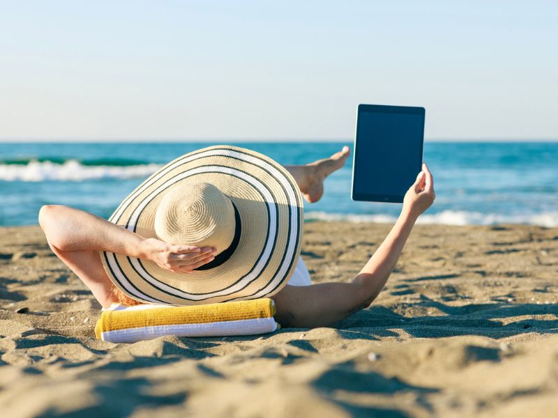 Agosto, ombrellone, mare e magari un pensiero che ogni tanto torna: “quando prenderò finalmente la patente?”